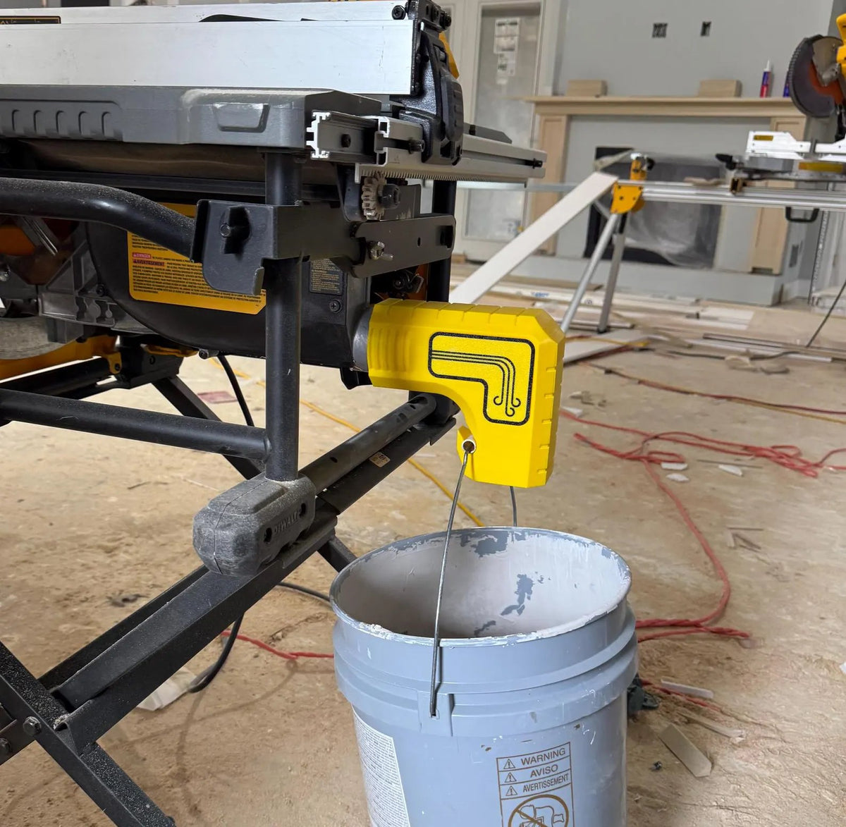 🔥HOT SALE 49% OFF - 🛠️Table Saw Dust Extraction Adapter🪵✨Vacuum-Free Gravity Dust Collection, Bucket-Ready, Zero-Cleanup Design